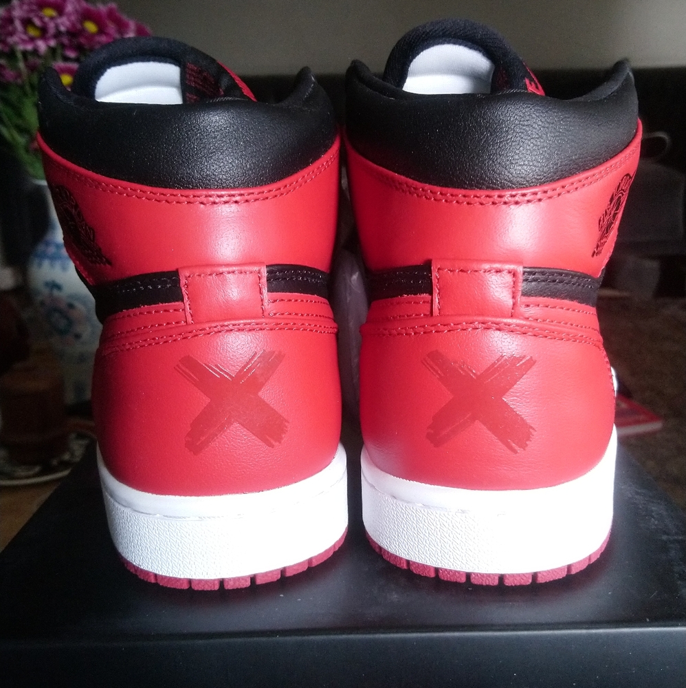 Air Jordan 1 I Bred Banned Size 9.5 2011 2016